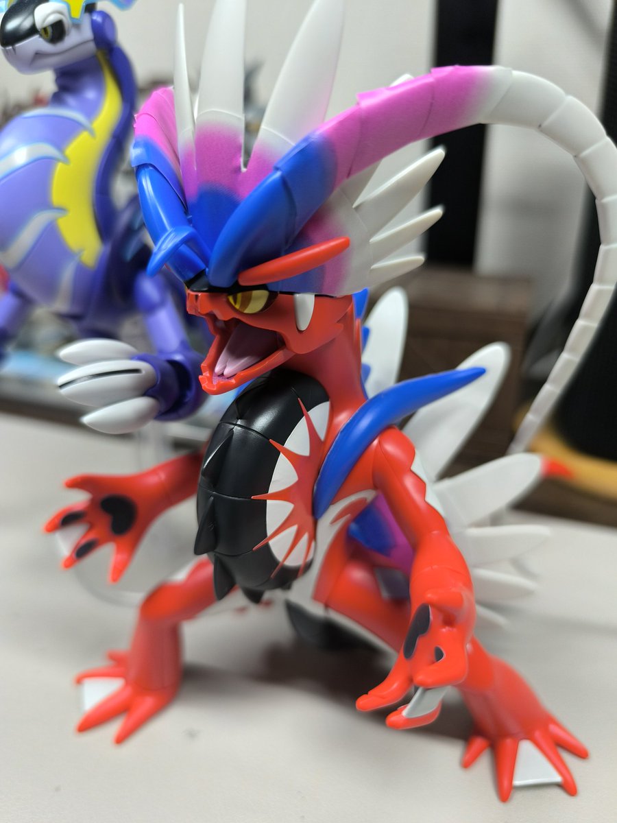 tochi_800's tweet photo. ポケプラの #コライドン 出来た。
なかなかのシールの難易度でした。
迫力はあるけどミライドンの方が商品としての出来は良いと感じた。 https://t.co/6MHadQLOPa