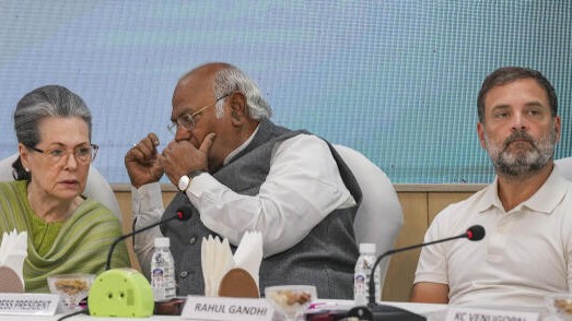 SanjDeep7's tweet image. Respected #politicians of #India 🇮🇳,
Before I talk about the #Congress high command's message to Congress leaders, members, and cadres, I would like to say that I am going to talk based on information from very reliable sources within the Congress party.
So now I would like…