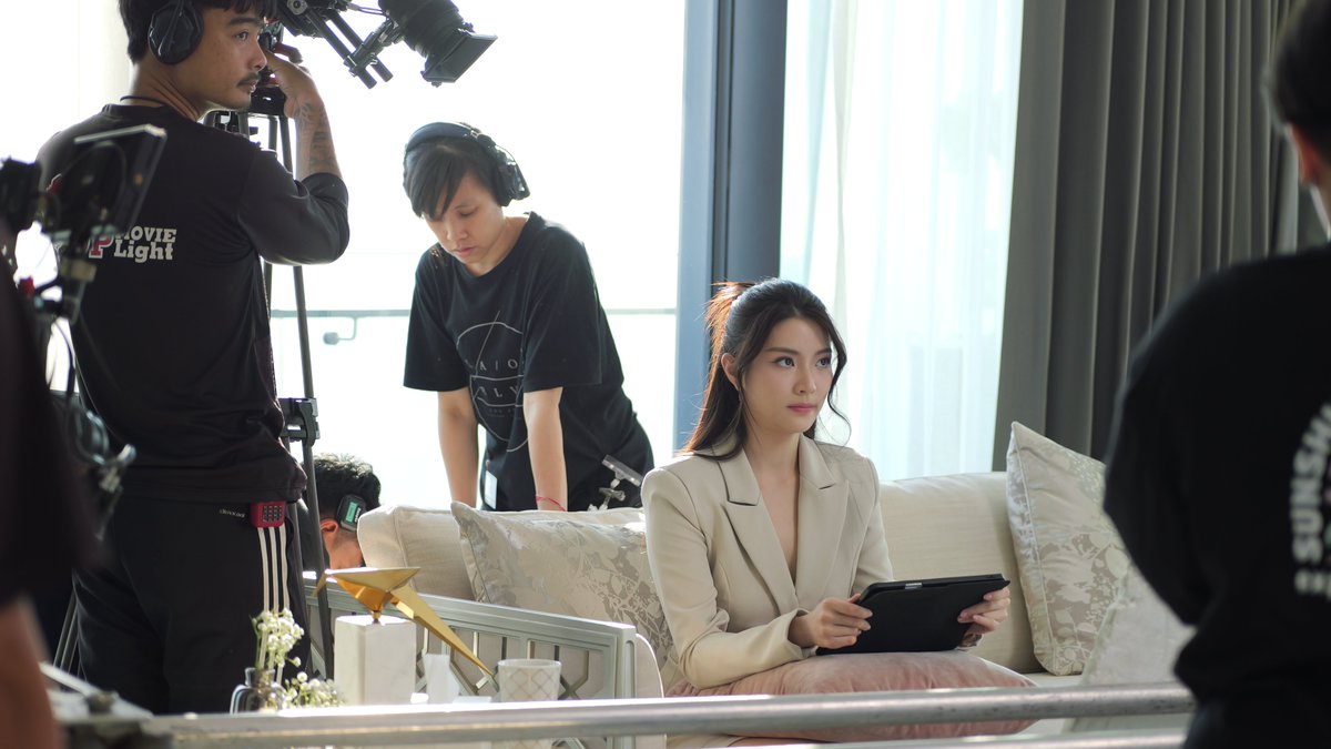 PoisonousLoveGL's tweet image. กว่าจะผ่านไปได้แต่ละซีน น้องๆ จะตั้งใจกันบ้างพี่ๆ ทีมงานทุกคนในกองก็น่ารักมากเช่นกันค่ะ

WHAT IS WRONG WITH ME
#พิษรักEP4