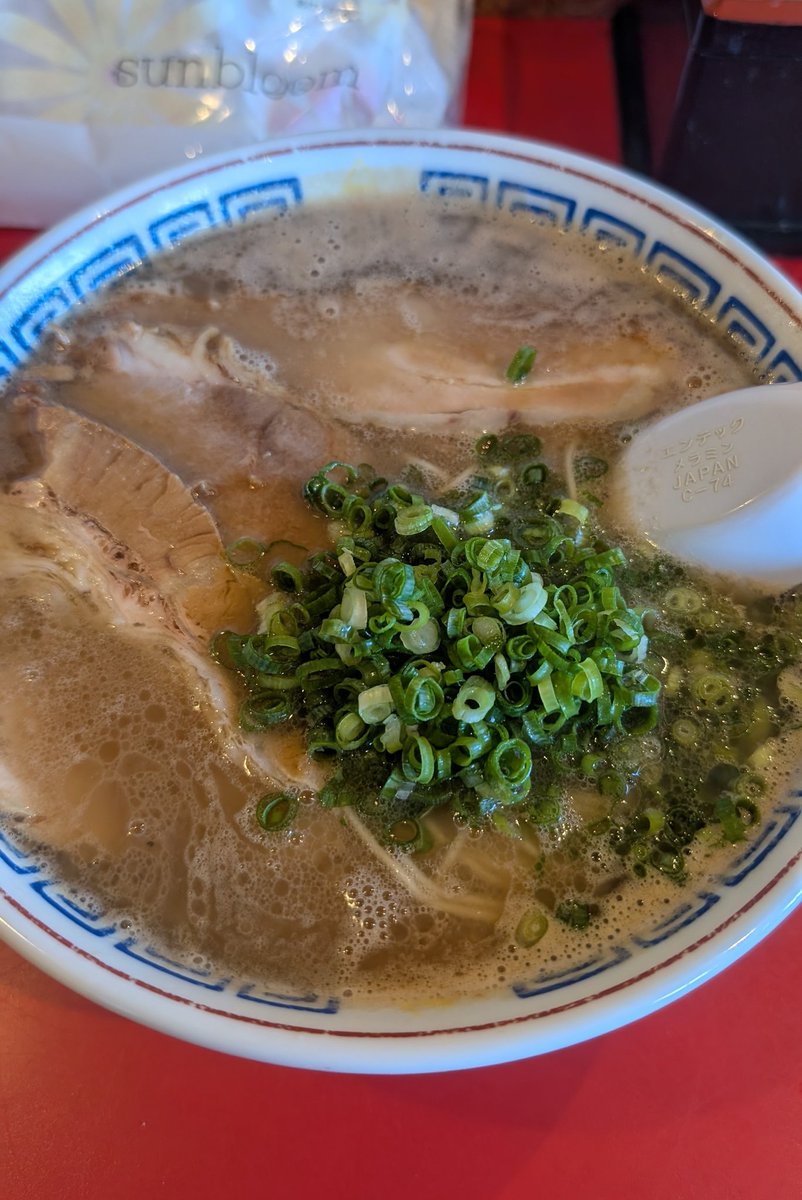 最近の一人でラーメン屋さんに行く趣味のせいで人生最高体重を更新してるんだけど
ラーメンは美味しいし美味しいもの食べると幸せだし私は太っても可愛いから別にいいよね🎶🎶🎶🎶🎶🎶🎶🎶