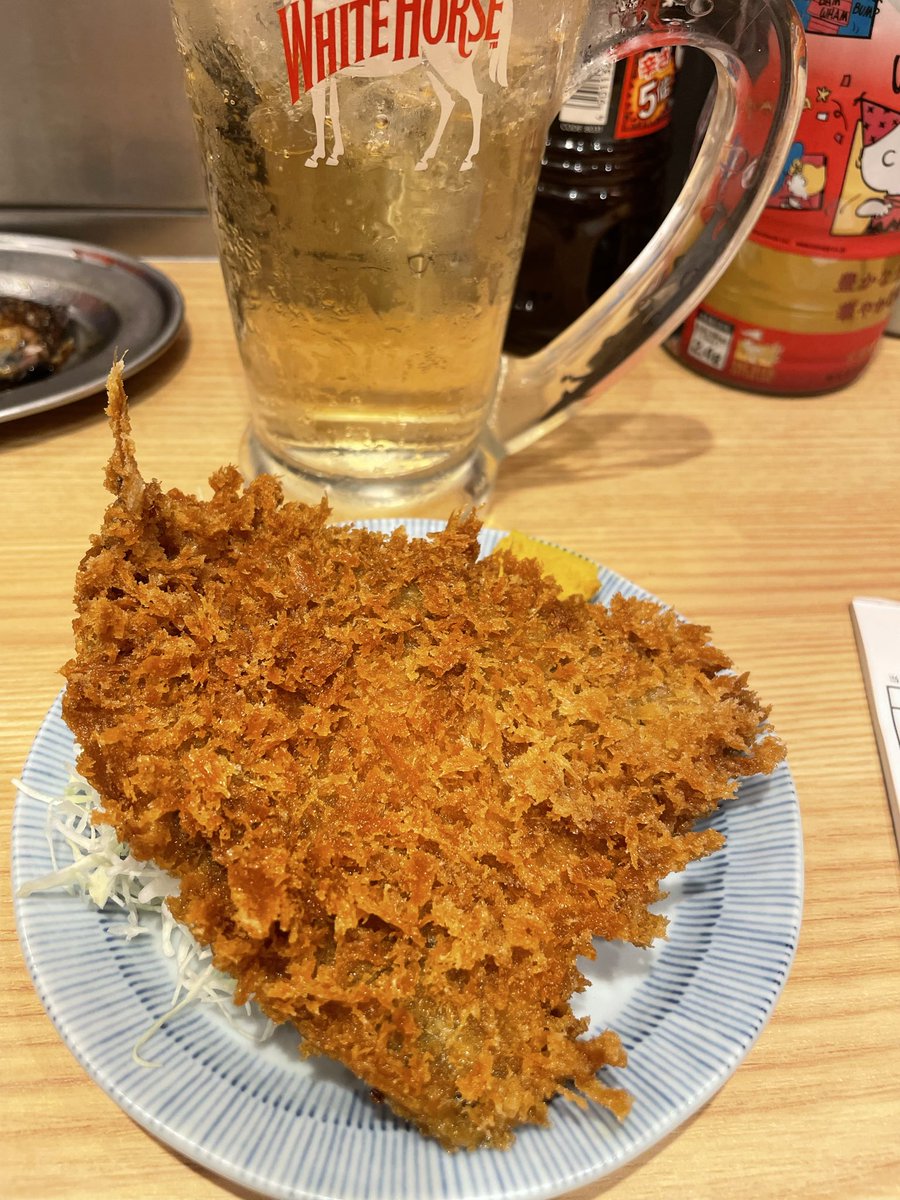 立ち飲み屋にてアジフライ130円。