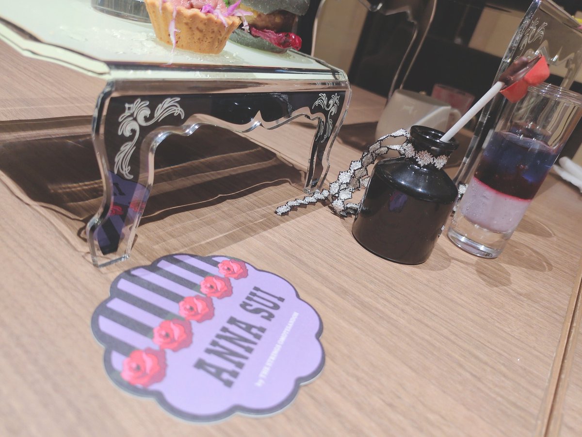 こないだうちのベリベリキュート配偶者のお誕生日だったのでヌン茶したよ☕️🎂
ともにロリィタをしてくれるようになって幸せだし、和ロリが似合いすぎてワロリーヌ