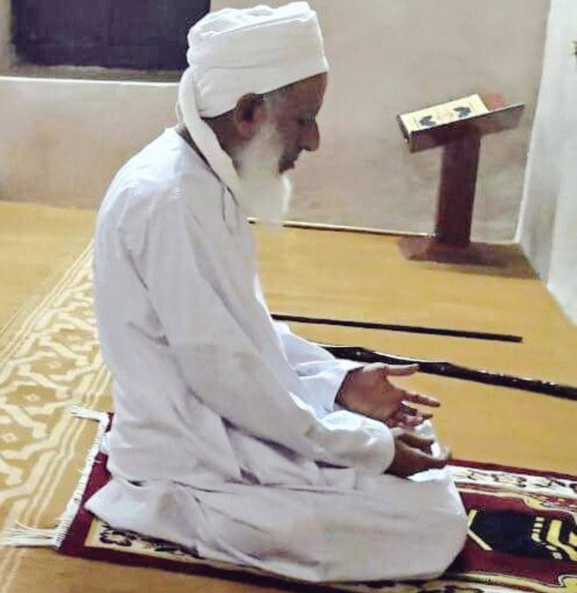 سماحة شيخ الإسلام العلامة/ أحمد بن حمد الخليلي - حفظه الله - ونفعنا بعلمه وعمله، ومتعه الله بالصحة والعافية والعمر المديد. <a href="/AhmedHAlKhalili/">أحمد بن حمد الخليلي</a> #مفتي_السلطنة_للمليون