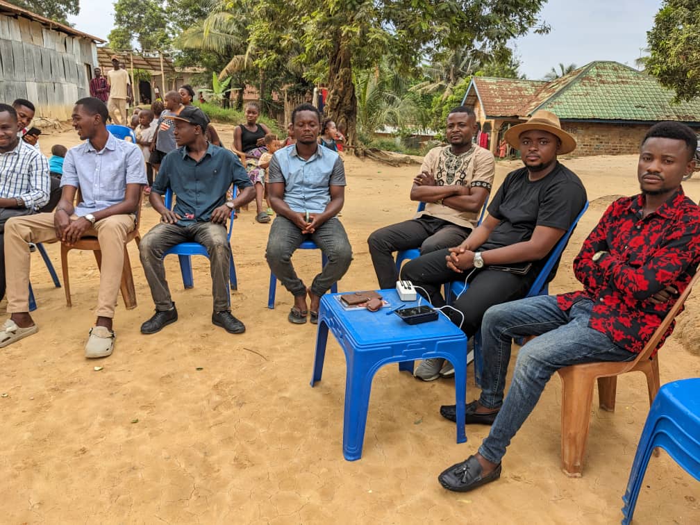 L'erreur de la Jeunesse Congolaise : Ignorer les appels de ceux qui nous respectent pour appeler ceux qui nous ignorent. Comment pensons-nous devenir leader sans BASE?
Objectif : Vaux mieux donner de l'eau à tout le monde qu'offrir du Champagne à quelques uns.
#BizaleliYaSika🇨🇩