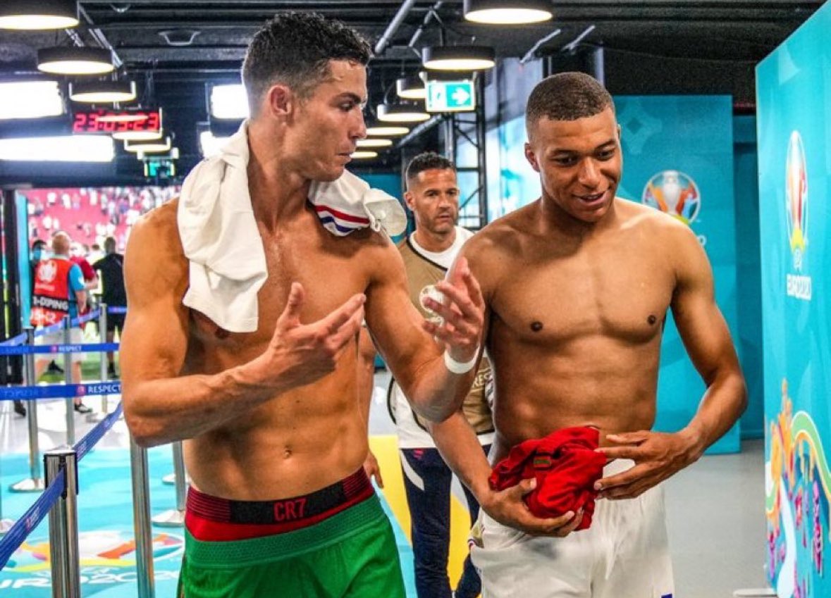 giraltpablo's tweet photo. “Cristiano Ronaldo es mi modelo a seguir. Un ejemplo para mí. Tengo la suerte de hablar con él. Me da consejos. Me ayuda. Es el número uno”

✍🏼 Kylian Mbappé https://t.co/8pXbmxnjWI