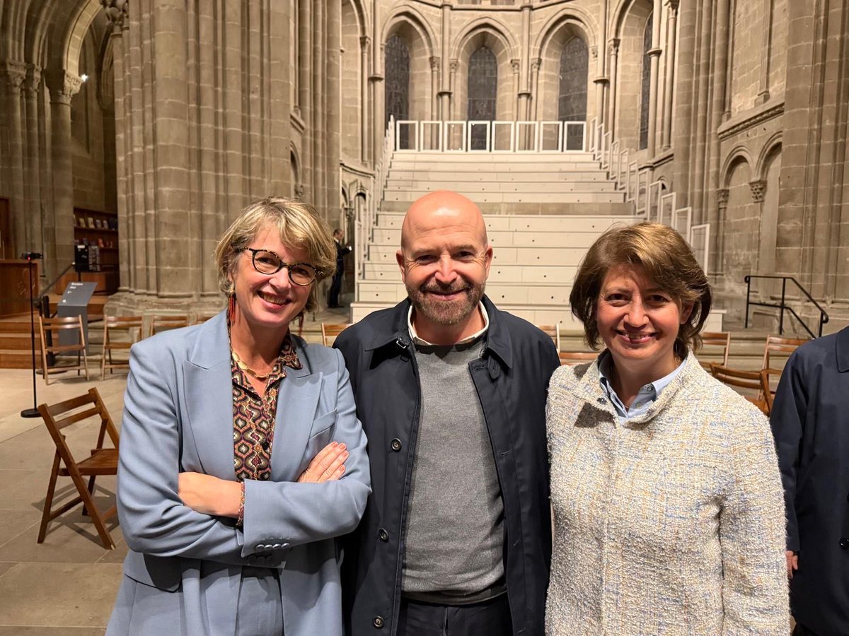tolmajian's tweet image. 🇦🇲🇨🇭🎶 Retour en images sur le magnifique Concert de la Résilience à la Cathédrale Saint-Pierre de #Genève.
Heureuse d’y avoir retrouvé le Conseiller national Nicolas Walder et Carine Bachmann, directrice de l’Office fédéral de la culture🇨🇭.
Merci à Luc Baghdassarian, à son…