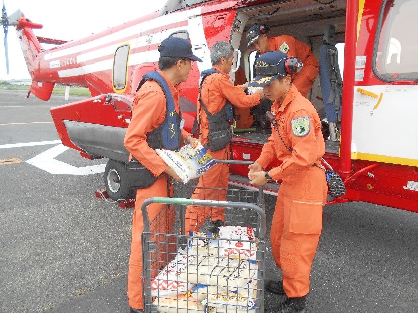 防衛庁公報 第641号 ミサイル艇「うみたか」護衛艦「おおよど」特別公開へ行ってき
