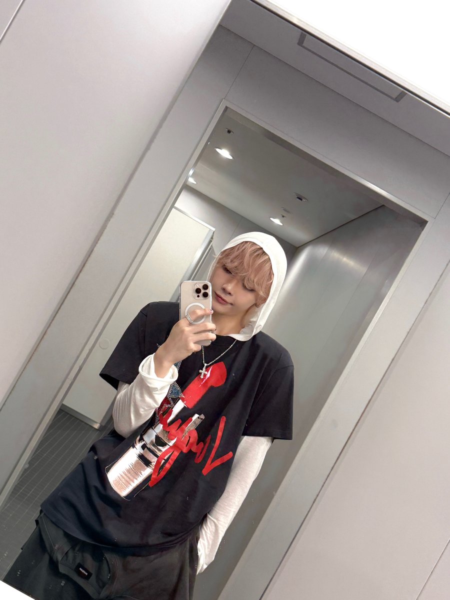 아아아악 언제 올라왔어어 ㅜㅜ 
25분정도 손해봄 .. 
아 진짜 너무 예쁘네💕💕💕