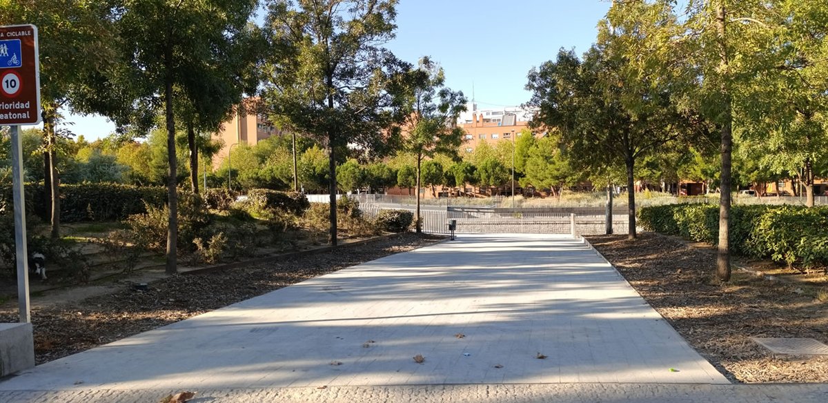 marco_aesp's tweet photo. Mejora Accesibilidad Senda Peatonal Margen Derecha del #RíoManzanares, entre Presa 9 y P.L. del Manzanares #Usera #Almendrales #VillaVerde #Arganzuela
Paso habilitado a personas movilidad reducida. Ayer, por fin, me quité una espinita que tenía clavada
https://t.co/78vnFkbcFG https://t.co/P6TQ5xo4bo