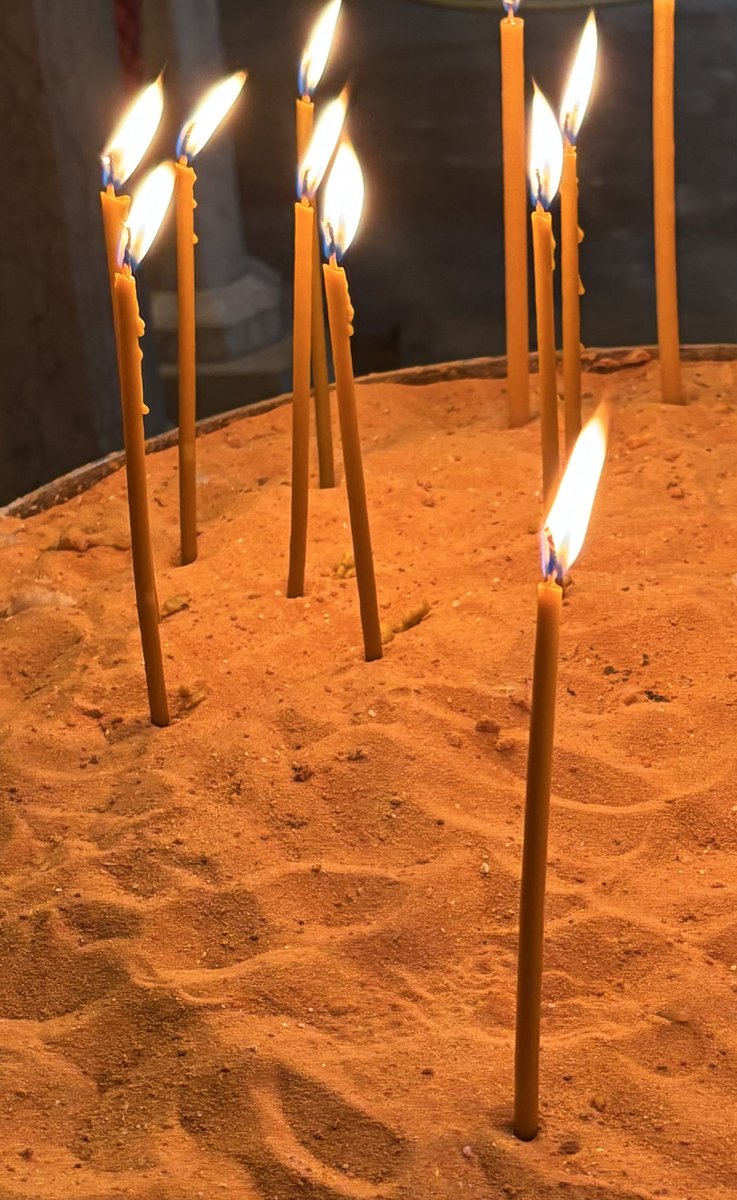 unholyyb's tweet photo. sacred little pause 🕯️⛪️❤️‍🩹 https://t.co/Z4IwkBmN4J