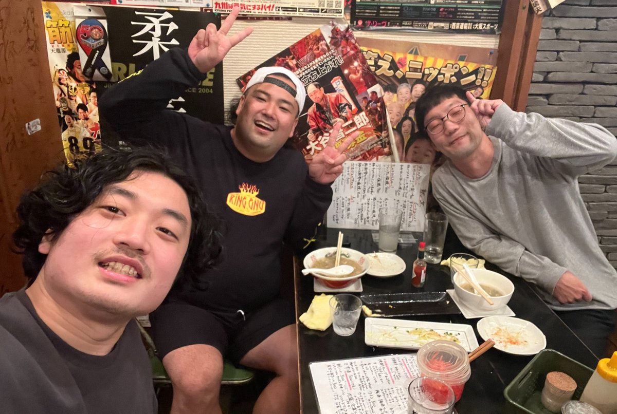 NIWAKATAYAMA's tweet photo. ネタまつりありがとうございました！
昨日は楽しい飲みだったよーー！！！
明日は寄席3公演と癒しライブ。
癒しライブは手売りあります。
連絡お待ちしております。
蛙亭とのツーマンも近づいております。
こちらも手売りあります。
みなさまぜひお早めにーー！ https://t.co/aPE2kR1TM9