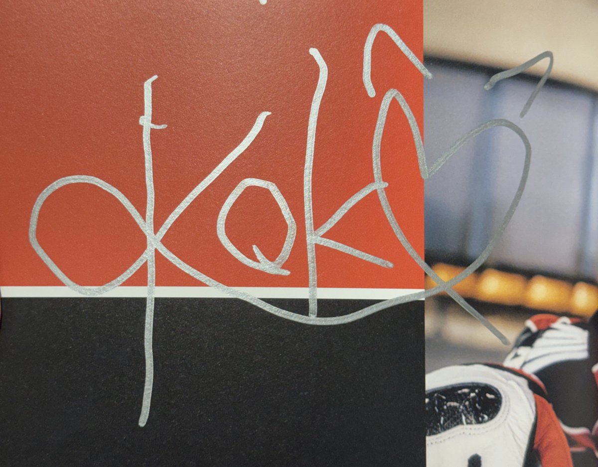 418loveclub's tweet image. asked mai and koko to sign with their non-dominant hand and why is mai’s so flawless 😭