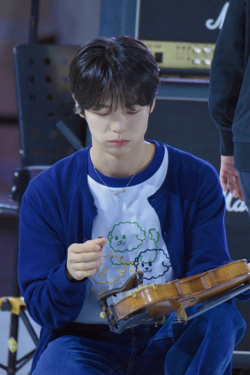 251012 오늘 너무 청순 미남임 🥺
#신예찬 #루시 #LUCY