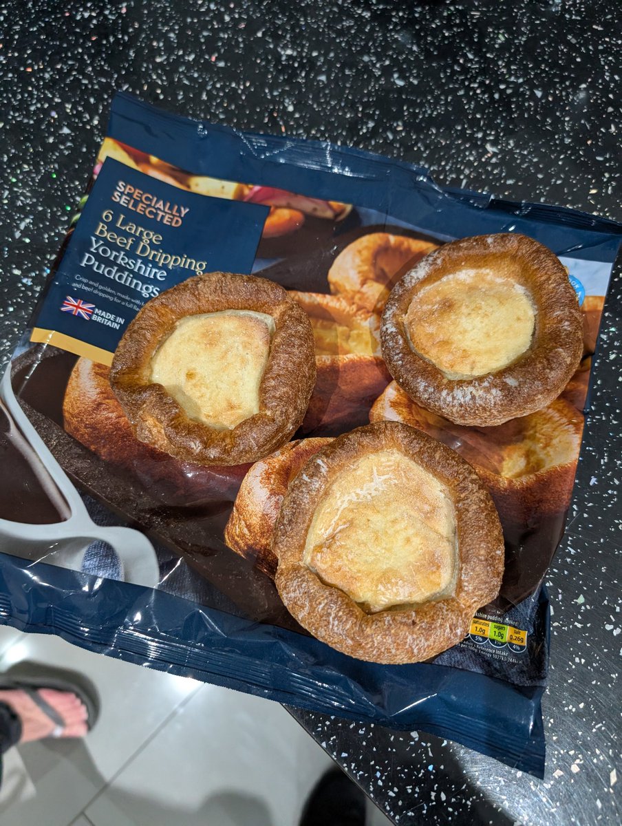 MrJackkb's tweet photo. @AldiUK never ideal when you buy a pack of 6 Yorkshire puddings and you only get 3?! https://t.co/yIPhVanEb3