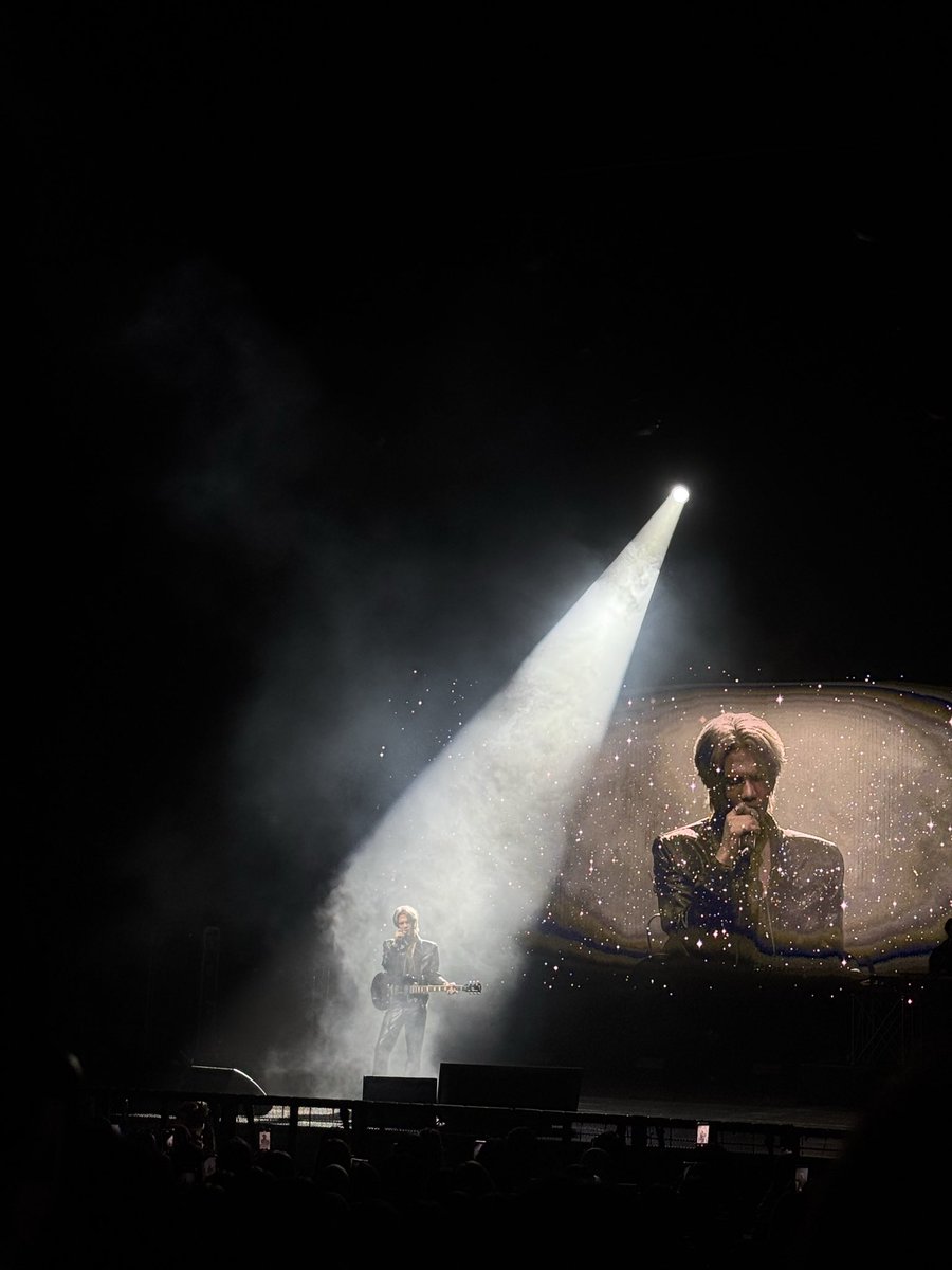 I found you 🤍
🪐

#jeffsatur <a href="/jeffsatur/">𝗝 𝗘 𝗙 𝗙 𝗦 𝗔 𝗧 𝗨 𝗥 (罗杰夫)</a> 
#JeffSaturRedGiantTour
#JeffSaturRedGiantSingapore