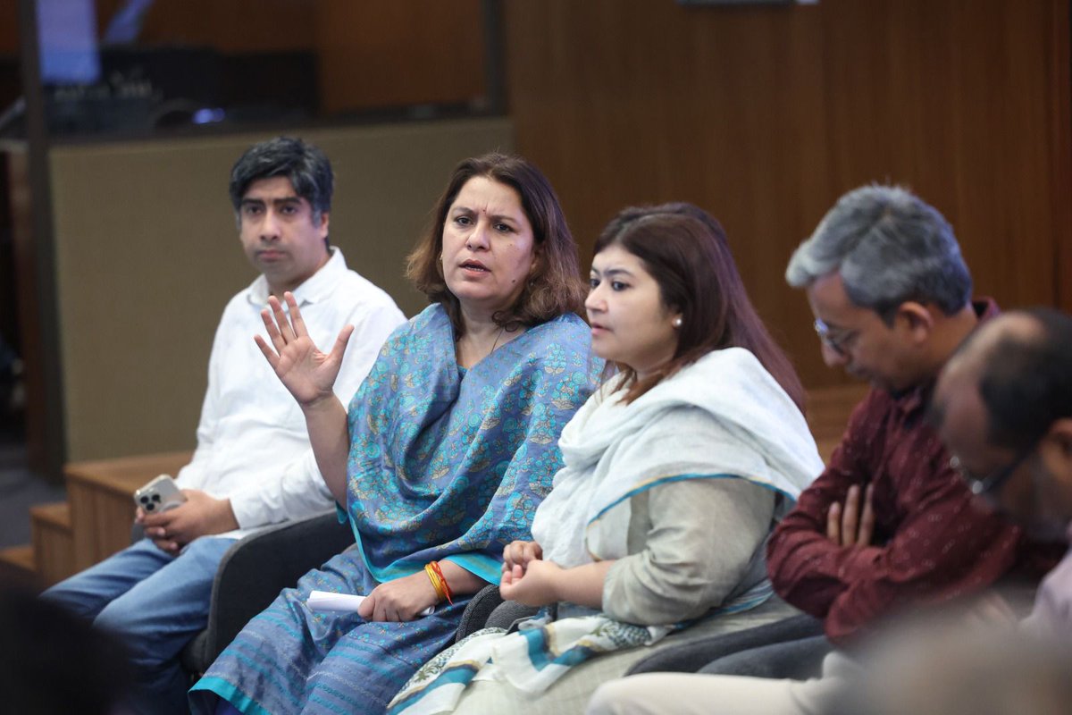 कांग्रेस सोशल मीडिया को मज़बूत करने के लिए इंदिरा भवन में अहम बैठक हुई।
AICC सोशल मीडिया की राष्ट्रीय अध्यक्षा सुप्रिय श्रीनेत जी  <a href="/SupriyaShrinate/">Supriya Shrinate</a> ने संगठन को और मज़बूत करने के लिए मार्गदर्शन दिया।

इस बैठक का आयोजन AICC के राष्ट्रीय कोऑर्डिनेटर <a href="/GeetSethiS/">Geet Sethi Advocate</a> गीते सेठी जी द्वारा