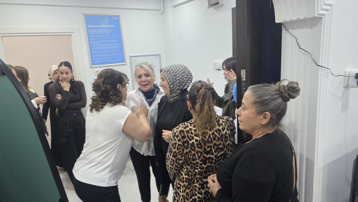 akkadincayirova's tweet photo. 📌 Çayırova
İlçe Kadın Kolları Başkanımız Neşe Aydın ve İlçe Yöneticilerimiz ile birlikte;Korenin en doğal içerikli markası olduğu belirtilen #Atomy eğitim merkezi'nin açılışına katılım sağladılar.
Çayırovamıza hayırlı olmasını dileriz🎀 https://t.co/gE0yWd7vlA