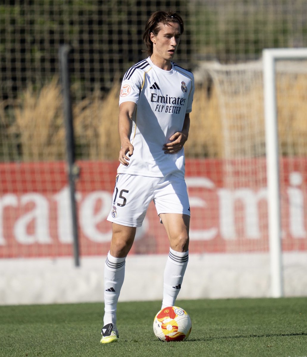 Joan Martínez (18) was really good today. He looked solid, composed, and dominant in every duel, showing real authority at the back. It felt like everything came together for him — sharp in his positioning and physically imposing throughout the game. Easily his best performance