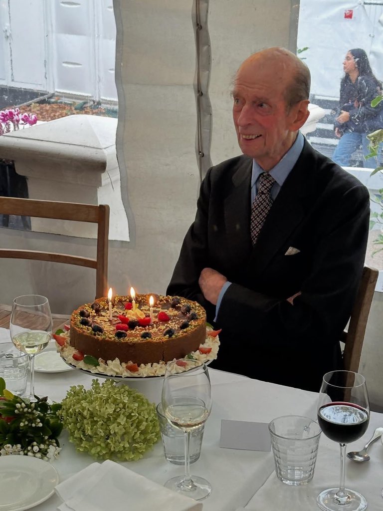 implmaterial's tweet image. 🇬🇧 🇵🇱 The Duke of Kent at 90 

On 10 October, TRH The Duke of Kent &amp;amp; Prince Michael of Kent attended a Luncheon at the Ognisko Polskie (Polish Hearth Club) organised by Barbara Kaczmarowska Hamilton in honour of The Duke of Kent’s 90th Birthday.

“During the event we sung “May he…