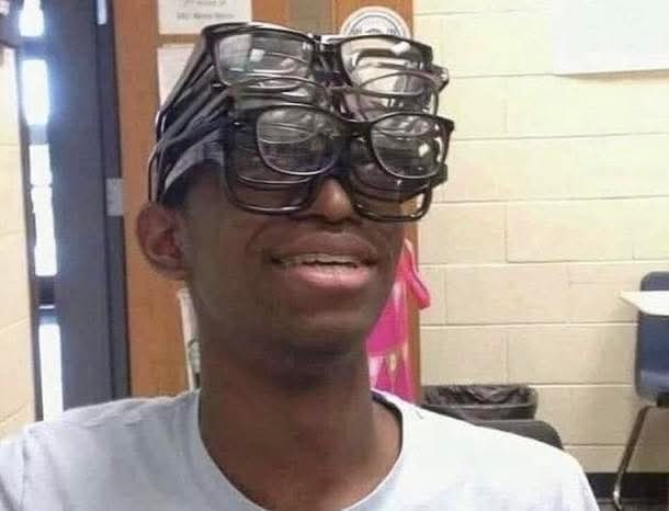 Gooner4romOrua's tweet image. If you wear glasses, we expect a lot from you academically.