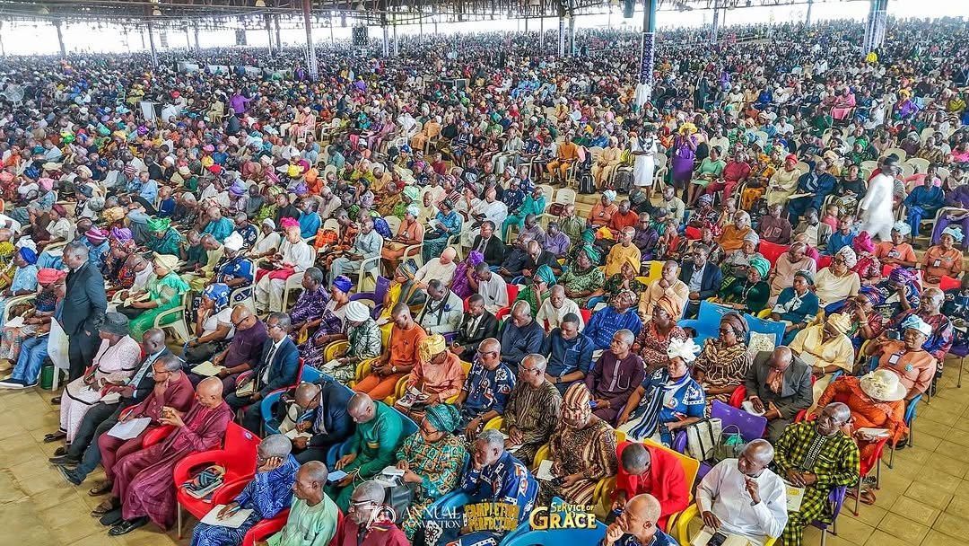 FoursquareNigr's tweet image. The Holy Spirit ministers—through Rev. Sam Aboyeji and the Church is replenished with God’s word.

Everyone came hungry and now they are filled.

At Foursquare, we always make sure you are filled

 #FoursquareAt70
#Jubilee  #CompletionAndPerfection #PlatinumJubilee #Convention360