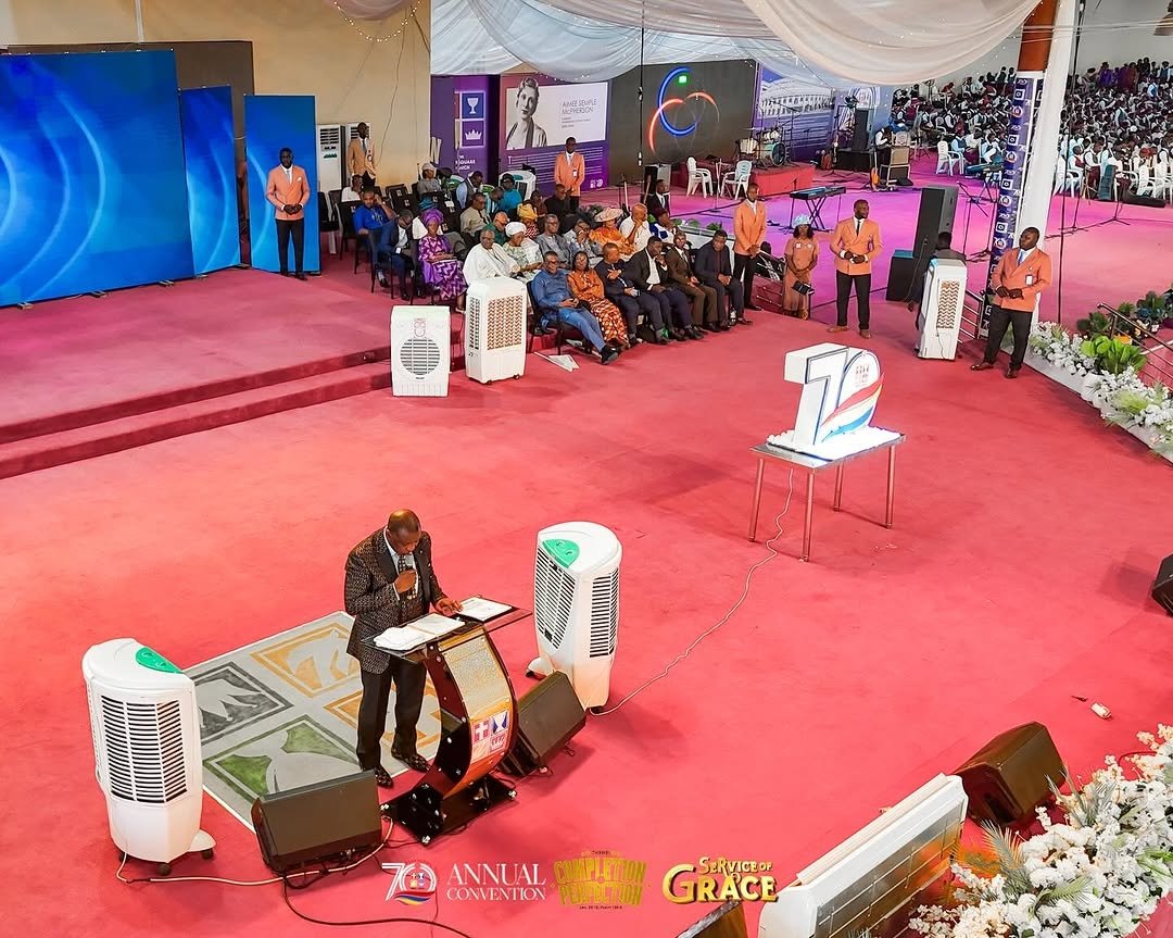 FoursquareNigr's tweet image. The Holy Spirit ministers—through Rev. Sam Aboyeji and the Church is replenished with God’s word.

Everyone came hungry and now they are filled.

At Foursquare, we always make sure you are filled

 #FoursquareAt70
#Jubilee  #CompletionAndPerfection #PlatinumJubilee #Convention360