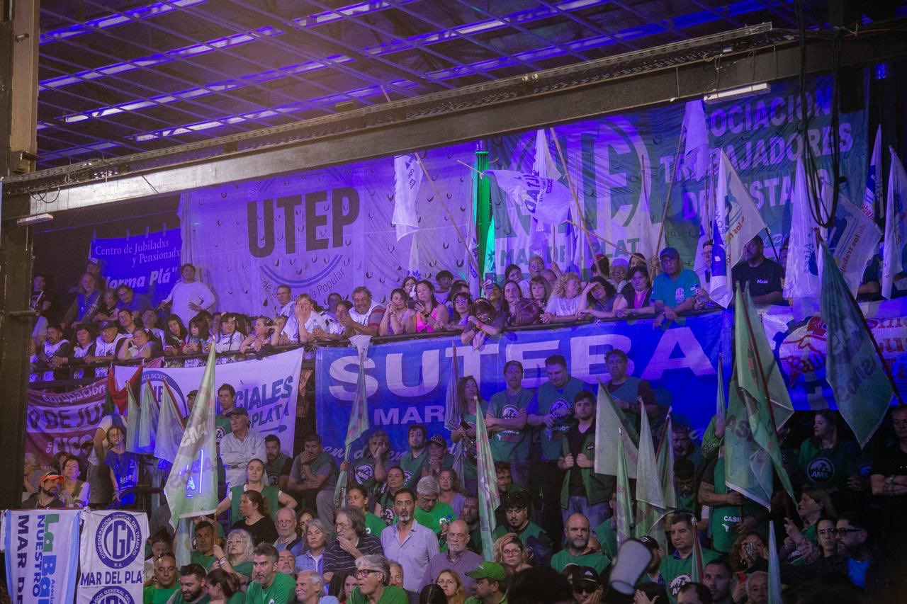 Taiana, con sindicalistas, criticó la reforma laboral que promueve Milei: "La Argentina necesita una reforma laboral, pero no una que retroceda en derechos, sino una que los amplíe"