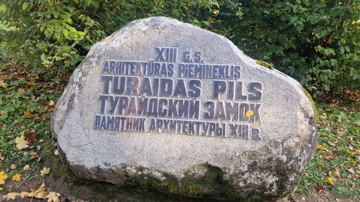 Labdien, <a href="/sigulda_aizrauj/">Siguldas novada pašvaldība</a>!  Kad beidzot aizvāksiet rusifikāciju no savas publiskās telpas?  Tūrisms ar krieviju nenotiek! Cik reizes var jums atgādināt?  Kauns! #AtkrieviskoLatviju