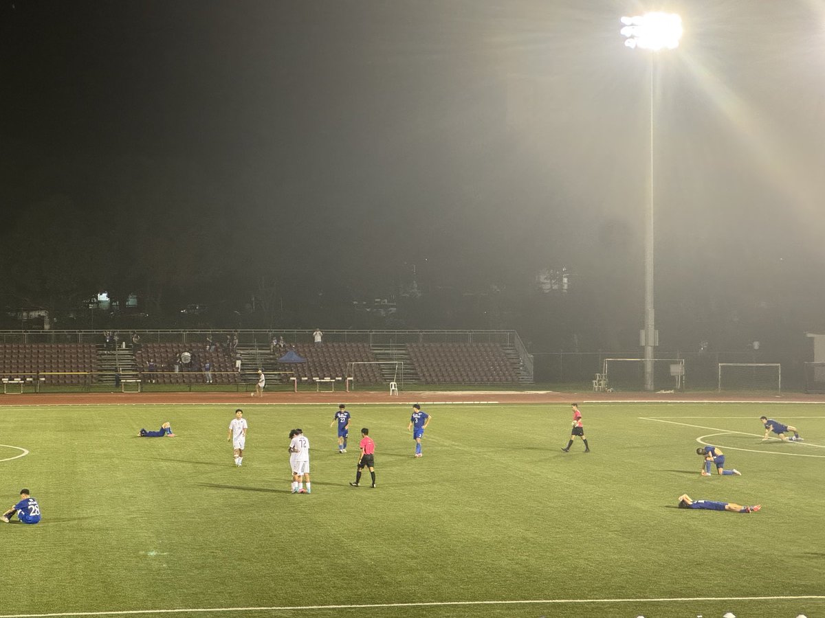 Ani_TheGUIDON's tweet image. FINAL: Ateneo 2 UP 3
Despite their best efforts, the Blue Eagles absorbed their second loss of the season after a back and forth grudge match with the UP Fighting Maroons, 2-3.
@TheGuidonSports
#UAAPVolleyball