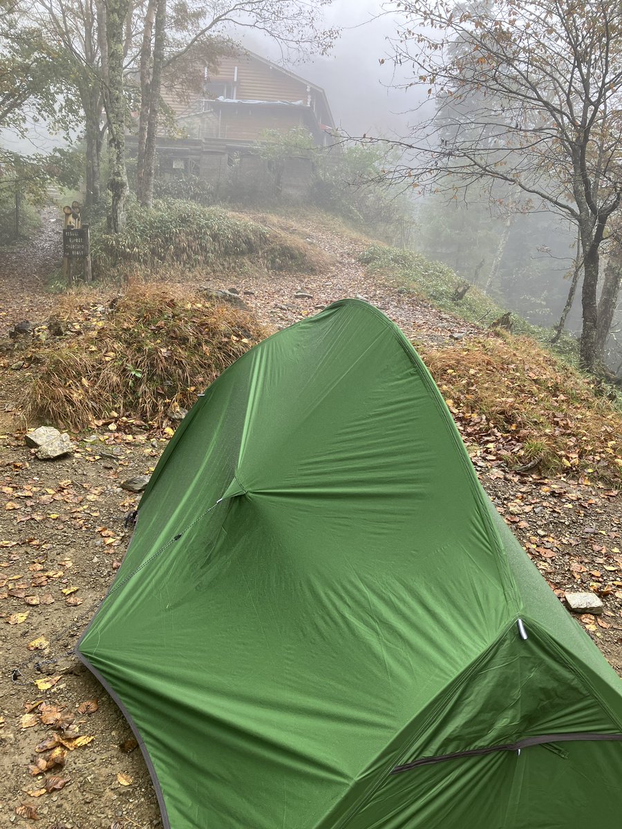 doyasachiko's tweet photo. やっと…
やっと！山での初テント泊🏕️
#雲取山
#リベンジ登山
#鴨沢ルート
土曜日は雨だったけど翌朝はとても気持ちの良い天気☀️ https://t.co/R6pU2OO3ip