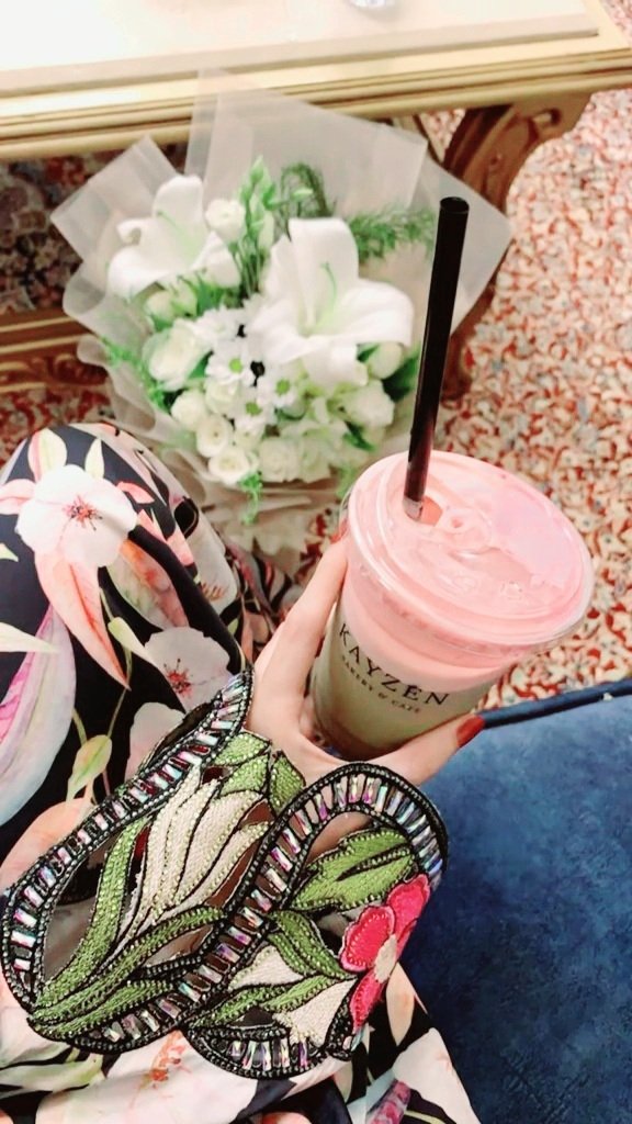 ✿*•.¸¸.🦋:⃟𝄟           ¸¸.🌸¸.•🌸.¸¸.☆            
   
 #الحب_في_نظرك_هو

                      يقـــول : #الـــبدر 

إذكريني !
كل ما شفتي
غيمة  سحاب ؛

قولي تراه يحبني ..
كثر المطر  ..

         ✿*•.¸¸🦋: ¸¸.🌸¸.

🌸.¸¸.☆ 

     #مساء_الــود_والـــورد