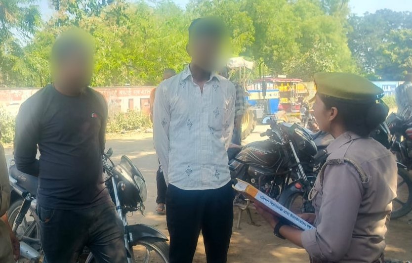 #bandapolice पुलिस अधीक्षक बांदा #पलाश_बंसल के निर्देशन में #MissionShakti5 अभियान के तहत थाना पैलानी की मिशन शक्ति टीम द्वारा की गई एंटी रोमियो चेकिंग । इस दौरान संदिग्ध/अनावश्यक रूप से घूम रहे व्यक्तियों से पूछताछ कर दी गई हिदायत । 
#MissionShaktiUPP 
#UPPCares