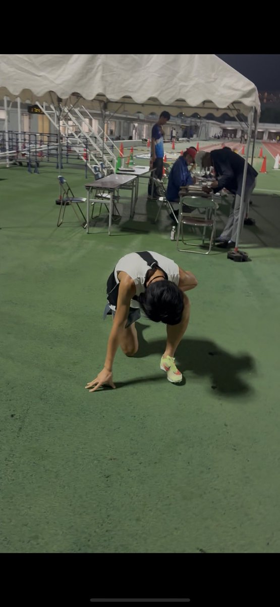 OlafRun3's tweet image. 田園記録会1500m 4'05"46
(64"-64"-65"-50")

トラックで走り始めて3ヶ月
ここまで戻ってきました！
レース終わったら、面白いポーズしてた笑

せっかくなのでこの冬5000mとかも走ってみようかな？