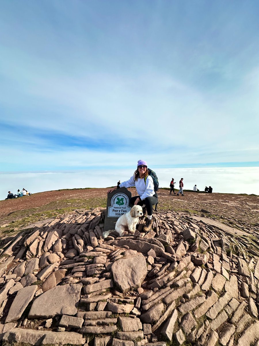 helen_m_oc's tweet image. THE most amazing #cloudinversion 

📍 886m into the clouds ☁️☁️☁️

#PenyFan at its absolute best 😍
#outdoors #hiking #walking #wales #breconbeacons 🌱⛰️
