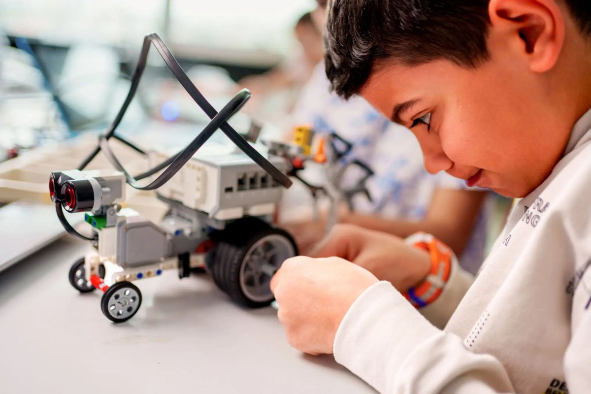 RoboBharati's tweet image. Embrace the spirit of fall by joining our seasonal robotics workshops designed to spark creativity & innovation.Dive into hands-on projects that will inspire young minds to explore the fascinating world of robotics & electronics.#RoboBharati_Manipal #LEGORobotics #Learntoinnovate