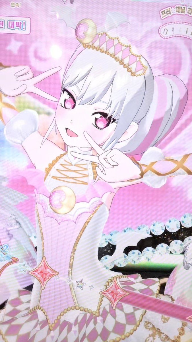 헉 틱톡에서 제 마캐 도용됐대요! 근데 이상하게 기분이 나쁘기보단 좀 설레요.../// 그 정도로 예뻤나 내 마캐? 이런 생각하면서 계속 웃음이 새어나와요(⸝⸝>﹏<⸝⸝)