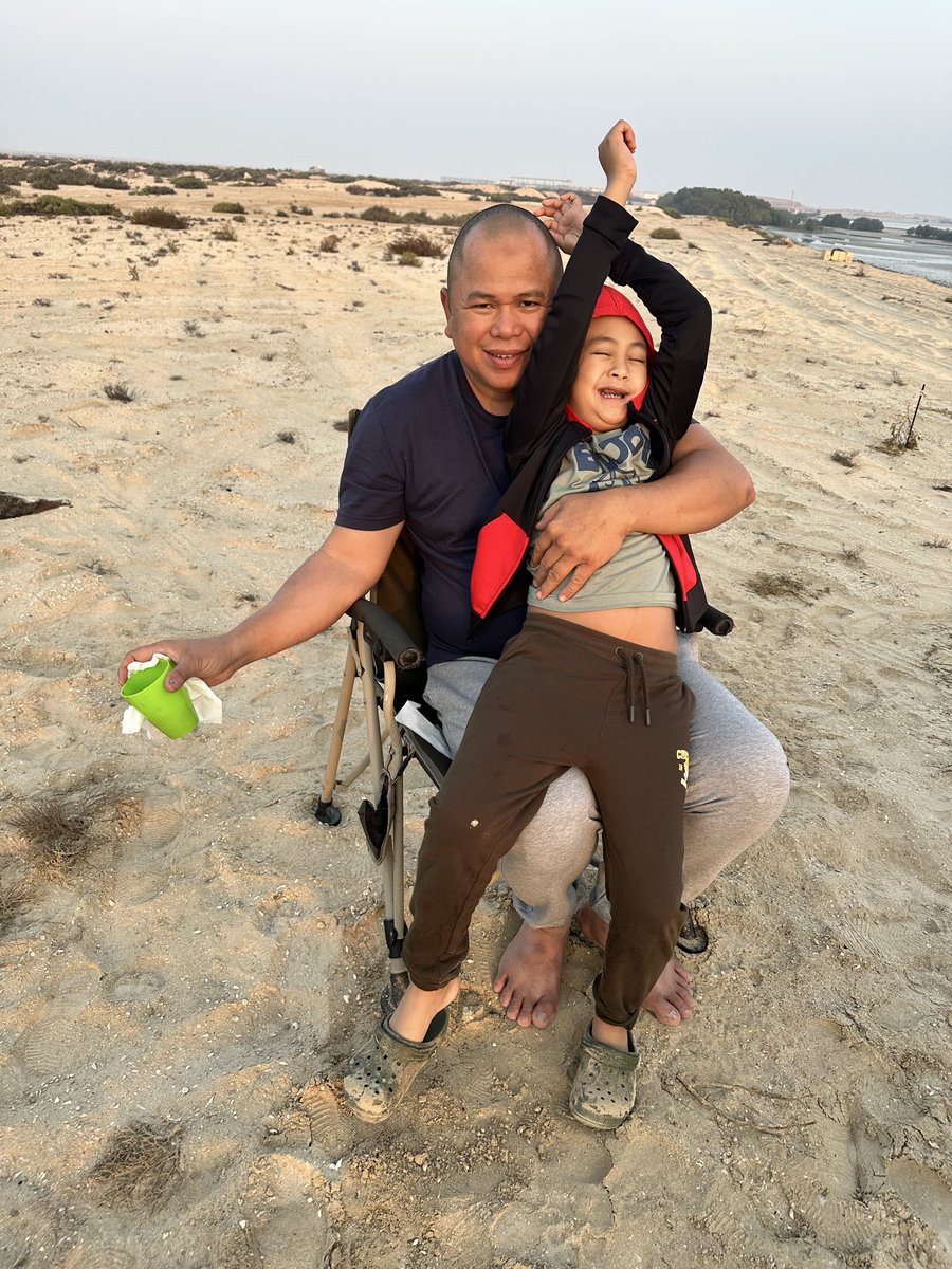 BisdakV's tweet photo. Embracing sunrise at Mirfa beach!
#AbuDhabi #UAE #Mirfa #weekend #camping #love #adventure https://t.co/jfj60yNyco