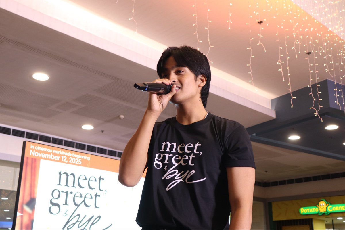 ABSCBNpr's tweet photo. A voice that melts hearts, a song that says it all. 💙 KD Estrada’s ‘Alipin’ performance gave everyone that perfect mix of kilig and nostalgia. ✨

Get your MGB tickets here, available worldwide:
🔗https://t.co/yReeJ85WO0

 #MeetGreetAndBye https://t.co/B3d3DFrCVs
