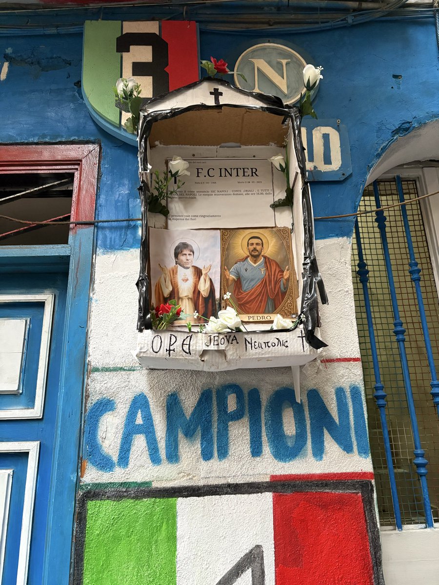 CrlosEscudero's tweet photo. @adrsoria Una ciudad caóticamente bella, yo también me encontré con curiosos spots. https://t.co/05MJrOdzpZ