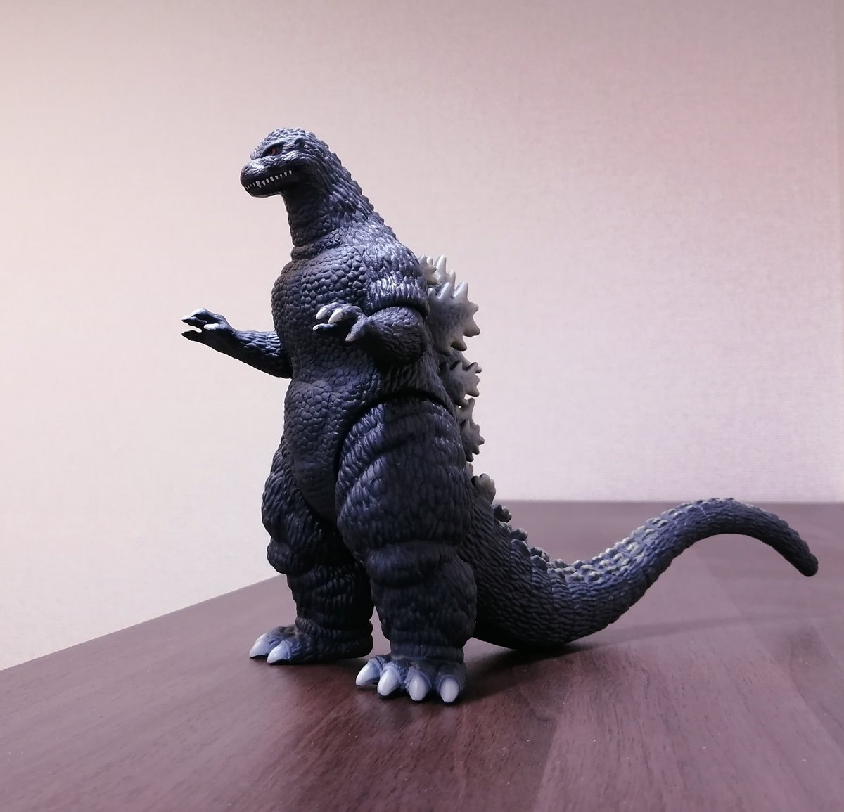 ムービーモンスターシリーズのゴジラ(1989)。
手頃なサイズと価格にも関わらず、ビオゴジ独特の色気が再現されており嬉しい。

#ゴジラ
#ムビモン