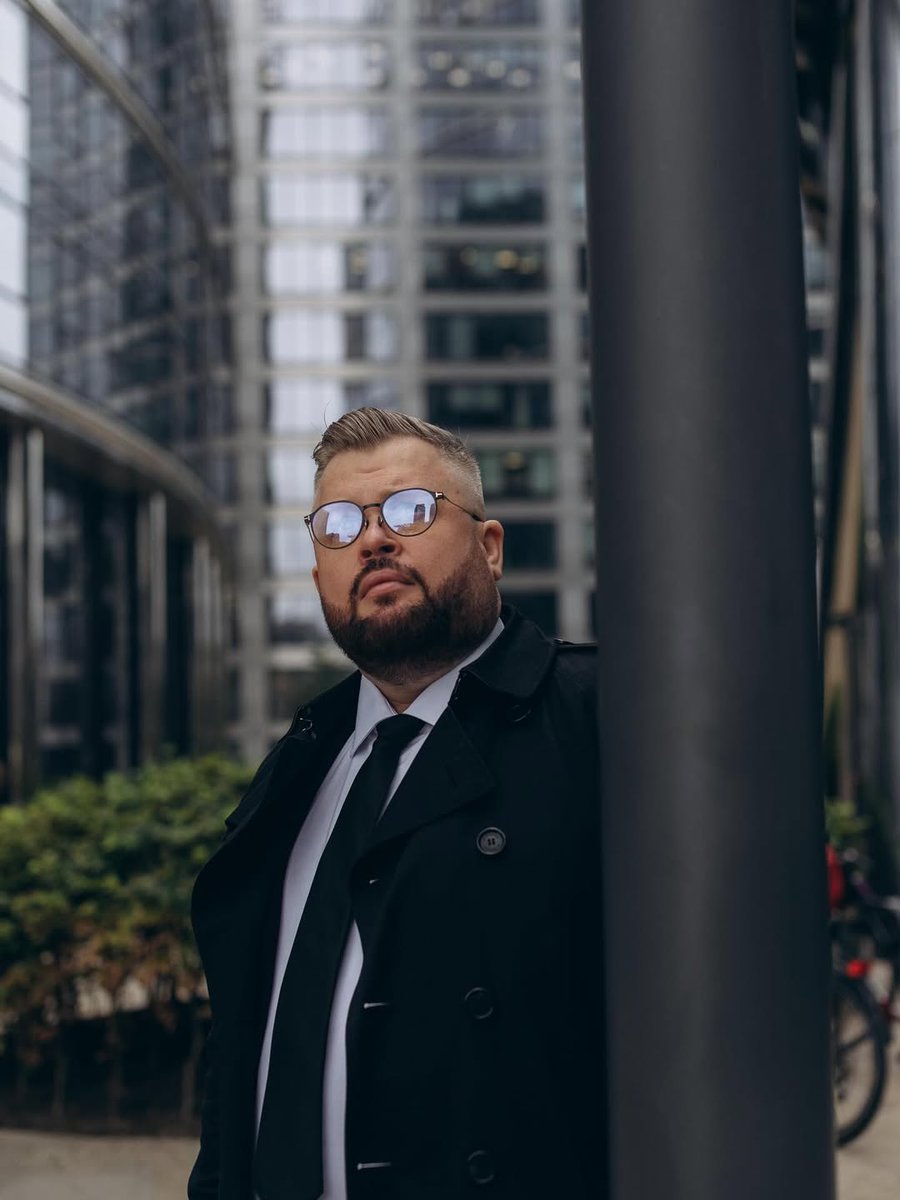 MaxBlazh's tweet image. Build as if tomorrow you will have 100,000 users
⠀
Don&apos;t think about an MVP that will collapse at the first influx
Don&apos;t put off documentation, scaling, architecture, and support “for later.
⠀
If you&apos;re playing a big game, build right away as if it has already started
Because…