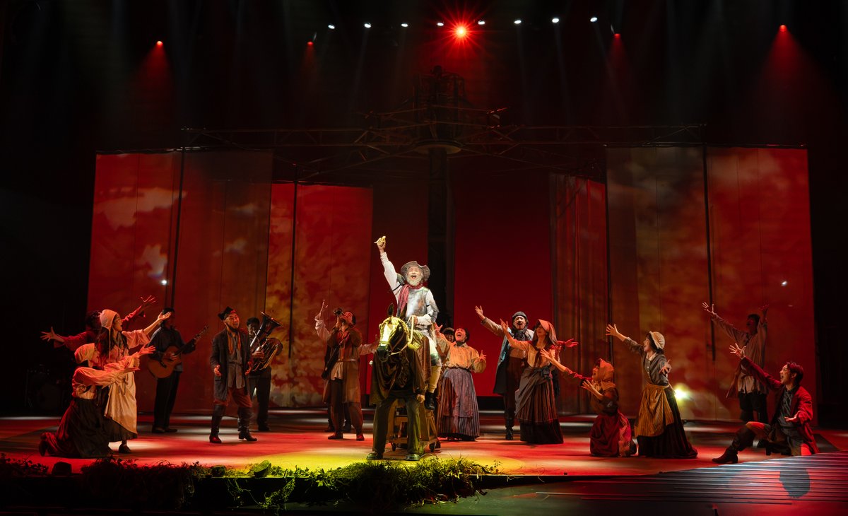 aubadehall0928's tweet image. \熱狂✨/
『#最後のドン・キホーテ』富山公演初日が、客席大盛り上がりのオールスタンディングにて無事終了しました。
明日13日(月・祝)が富山公演の千穐楽です。
観ないなんてもったいない!!
当日券の販売もございます🎫リピート鑑賞もぜひ!
(舞台写真撮影:引地信彦)
