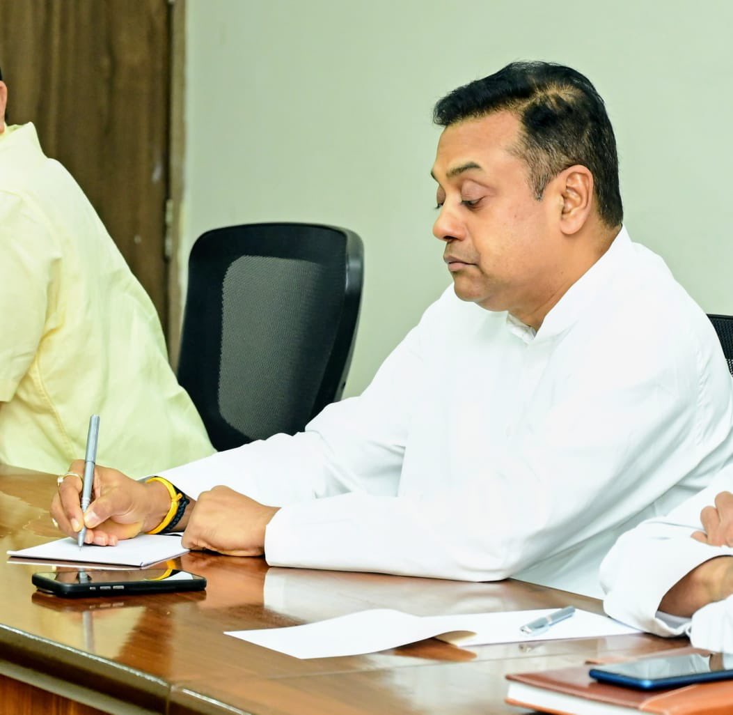 sambitswaraj's tweet image. ଭୁବନେଶ୍ୱର ସ୍ଥିତ ବିଜେପି ରାଜ୍ୟ କାର୍ଯ୍ୟାଳୟରେ @BJP4Odisha କୋର୍ କମିଟି ବୈଠକରେ ସାମିଲ ହେଲି l

भुवनेश्वर स्थित भाजपा प्रदेश कार्यालय में @BJP4Odisha कोर कमेटी की बैठक में हिस्सा लिया।