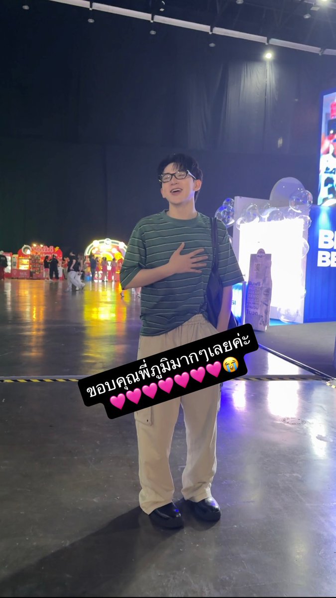 fufonggg's tweet image. ( not real time ) คือเจอพี่ภูมิตอนจะออกจากฮอลล์ อ้ย เลยได้โอกาสขอบคุณพี่ภูมิที่ช่วยรีให้ พี่ภูมิบอกว่าเจอแล้วก็ดีใจด้วยครับ 😭

คือ เห้อ ช็อก ซีนีม่าาา ㅠ ㅠ