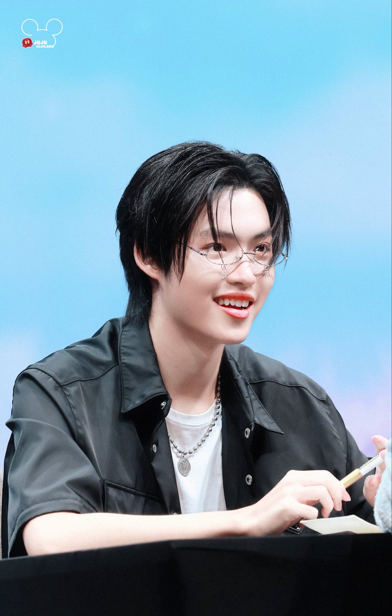 jujukeailong's tweet image. (◍˃̶ᗜ˂̶◍)✩

LUKEMICK FIRST FANSIGN

#GMMTVFANIVALxLukeMick
#LukeMick #mickmetas
111025