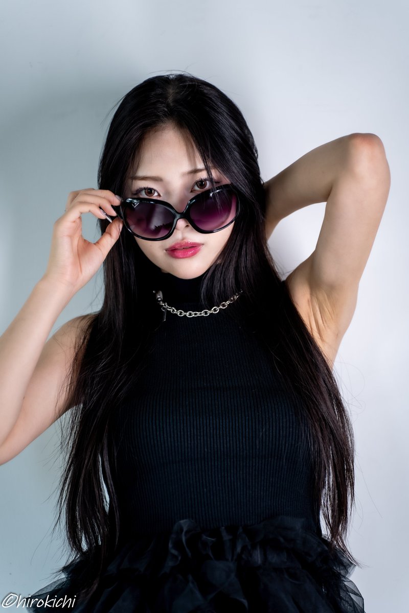 モデル：runa（るな）さん（<a href="/runa____cc/">runa（るな）</a>）                  
Studio：PORCH Shinagawa                                      

‐ Portrait -    ”デザイン”

白い壁という「何も語らないキャンバス」に、
黒のドレスとサングラスが鋭く描かれている。