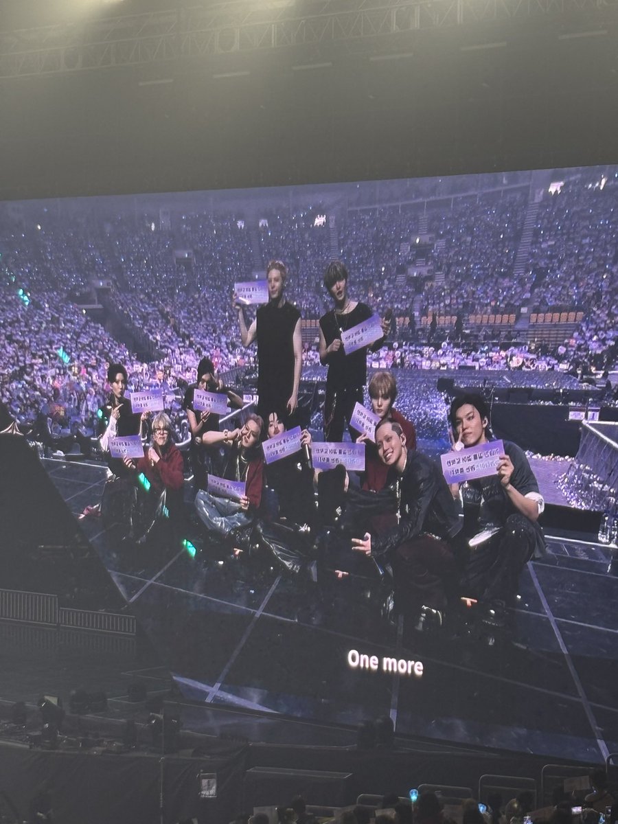 nish1ly's tweet photo. girl gotta go back to studying now, thank you ily @treasuremembers 💞

#트레저 #PULSE_ON
#PULSE_ON_IN_SEOUL_D3 https://t.co/pQSqPmbCnP