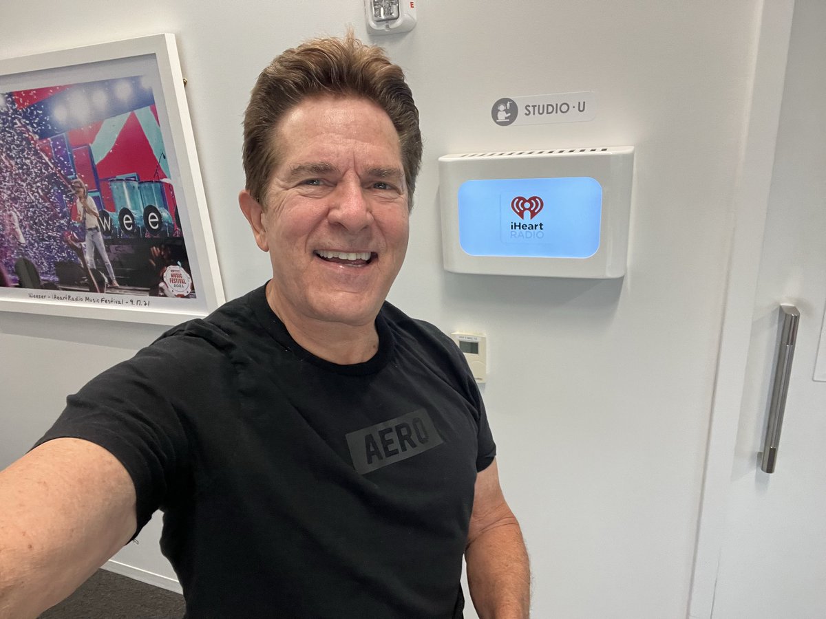 realrockriley's tweet image. Huge!
11am-1pm @953WDAE 
Bucs LT Tristan Wirfs
TE Cade Otton
WR Tez Johnson
@RobMaaddi 
@Gramatica7  all on the
Rock Riley Show

CALL: 888-546-4620
TEXT: 82945 begin message with "WDAE"

📻 Listen HERE: bit.ly/4kCESwP