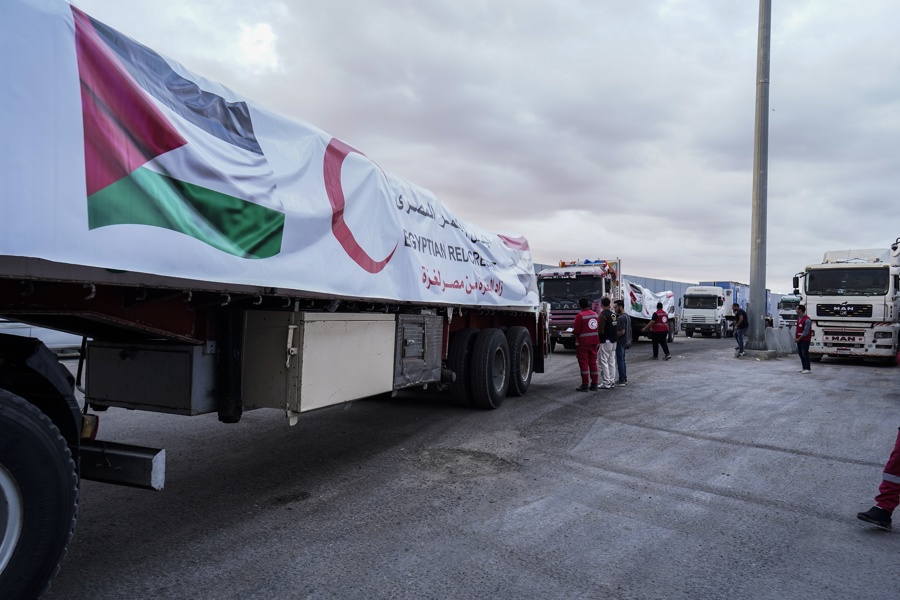 oscarguaraira1's tweet photo. #Cientos de camiones viajan a la #franjadegaza desde #Egipto con #ayuda #humanitaria
#Rafah #12Oct EFE De acuerdo con el plan de alto al fuego entre Israel y el grupo islamista palestino Hamás, que entró en vigor el viernes pasado, según constató EFE e informaron medios egipcios https://t.co/XqMRA8nxMI