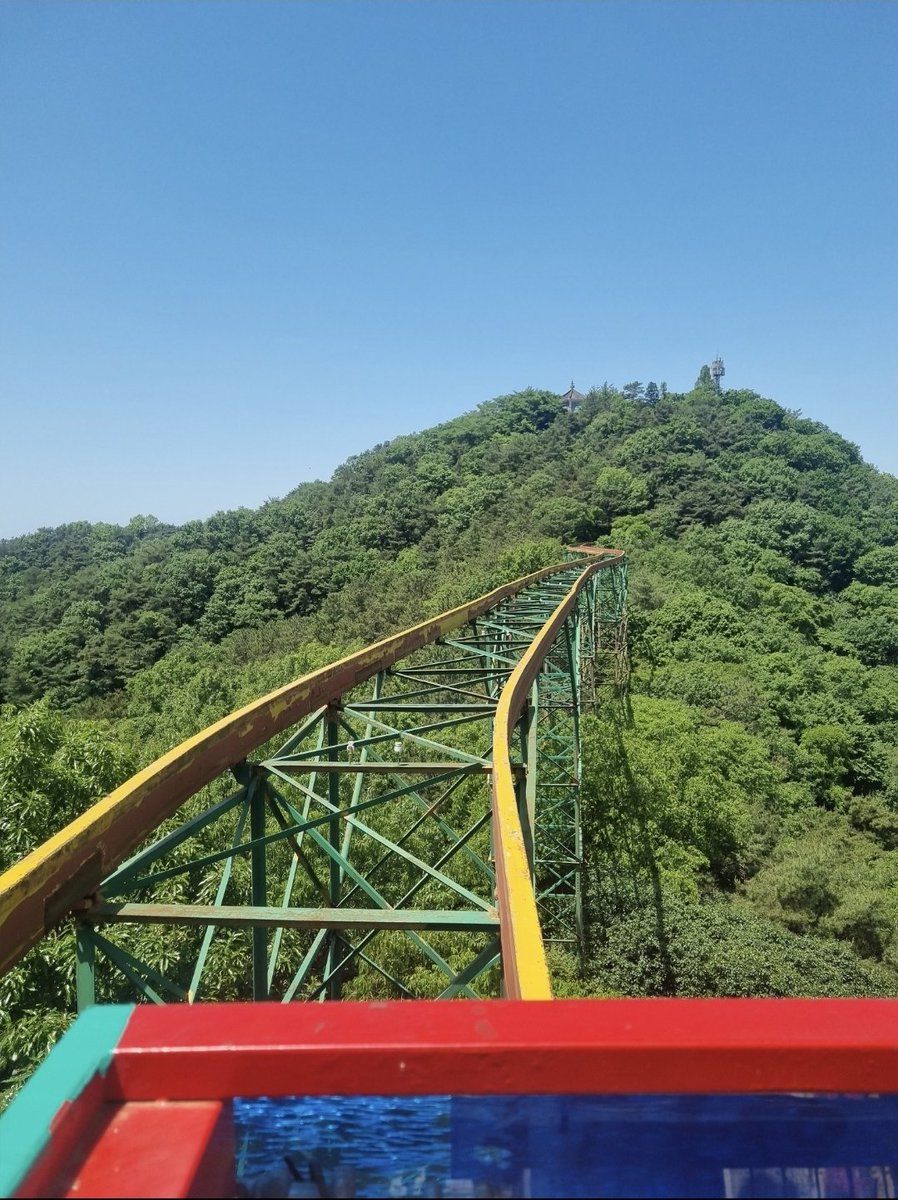 saga_0629's tweet photo. 모노레일이 찐임
모노레일이 진짜 이럼
심지어 기사님이 저 사실 어제부터 출근했어여 이러셔가지고
내뒤에 커플한쌍 자기야미안해 연발하면서 다음생에만나자고함
(나:히히재밌다) https://t.co/7El6elh9iX